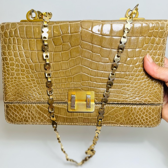 Vintage Crocodile Embossed Leather Tan Accordion Clutch with Gold Chain - Picture 3 of 10